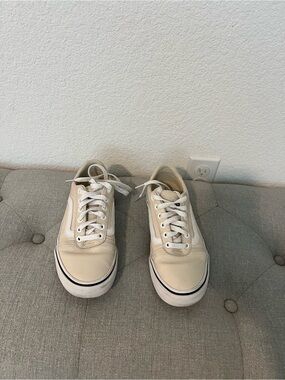 Vans Low-Top Sneakers in Cream and White